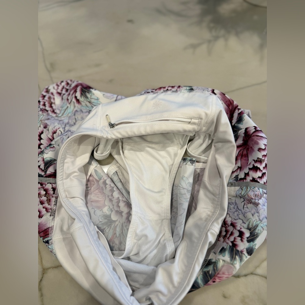 Athleta Run Free Peony Floral Pink Garden Shorts Sz M - Picture 5 of 10